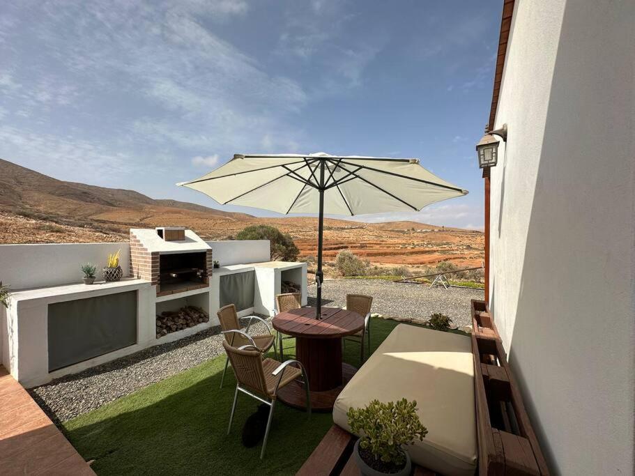 Private Villa With Pool In The Mountains Pajara  Exterior photo