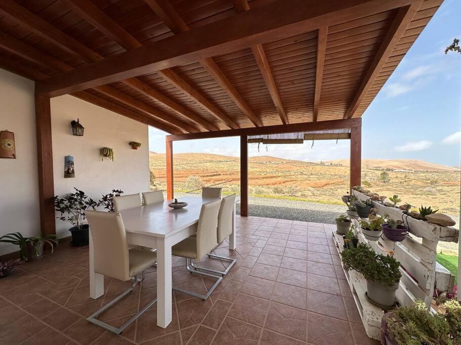 Private Villa With Pool In The Mountains Pajara  Exterior photo